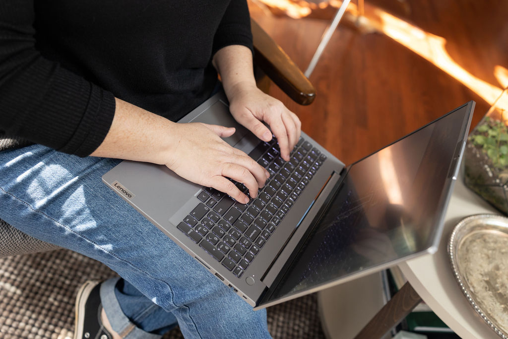 Person typing a meta description on a laptop